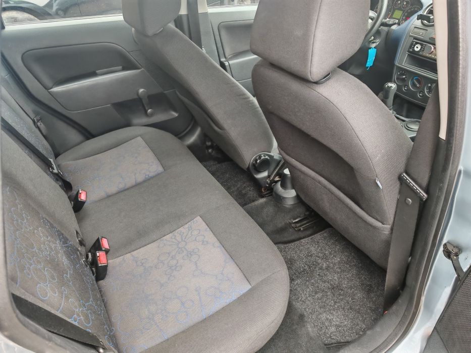 Vând Ford fiesta 1.3 benzina euro 4