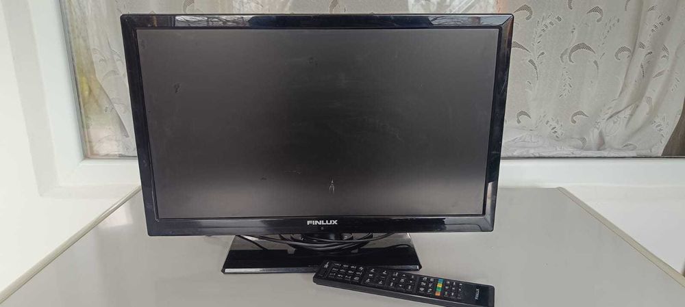 Pachet Electronice: TV LED Utok (61cm) + TV LED Finlux (56cm) + DVD Samsung (Toate cu Telecomandă)