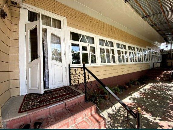 Chilonzor Doʻmbirabod mahalla, Tirsak obod 44. Uy sotiladi.