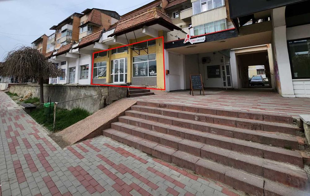 Inchiriez spatiu comercial B-dul Decebal Piatra Neamt 111mp