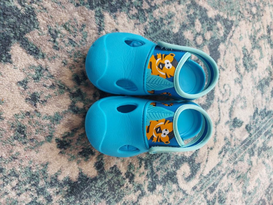 Papuci pt grădiniță, piscina