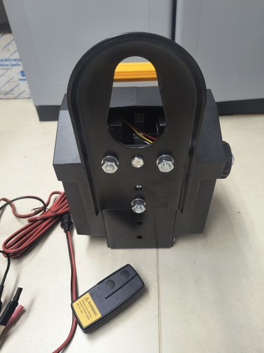 Troliu 12 V cu telecomanda