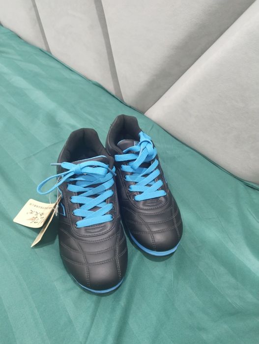 Продам новые кроссовку