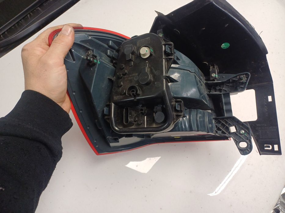 Десен стоп за BMW 1 F20 и ляв фар за Toyota Hilux