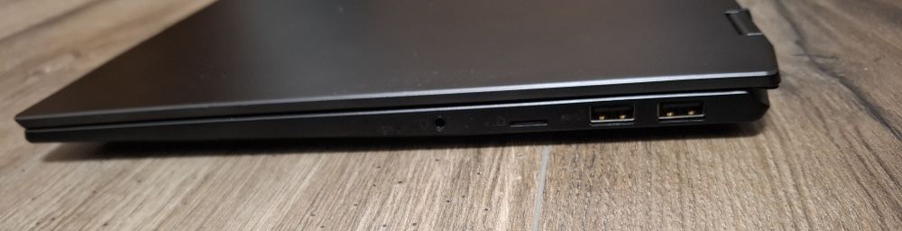 Лаптоп MSI E16 AI | 32GB RAM | 1TB SSD Intel Ultra 7 155H 16 - ядрен | 16 - инча