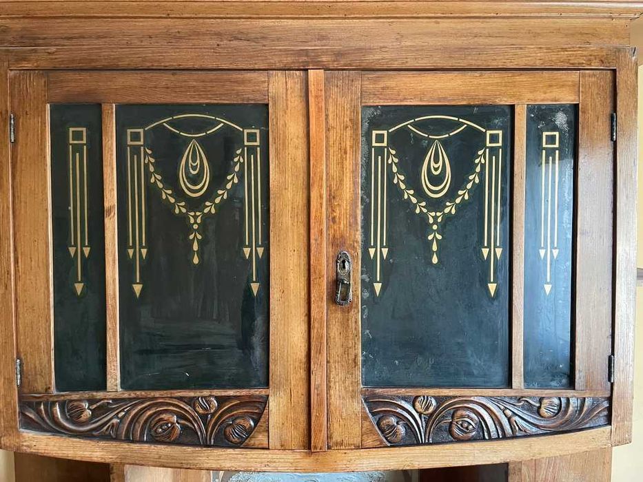 Винтидж бюфет в стил Art Nouveau