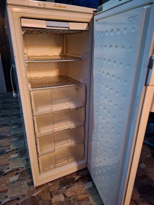 Racitor  /  Combină Frigider Congelator
