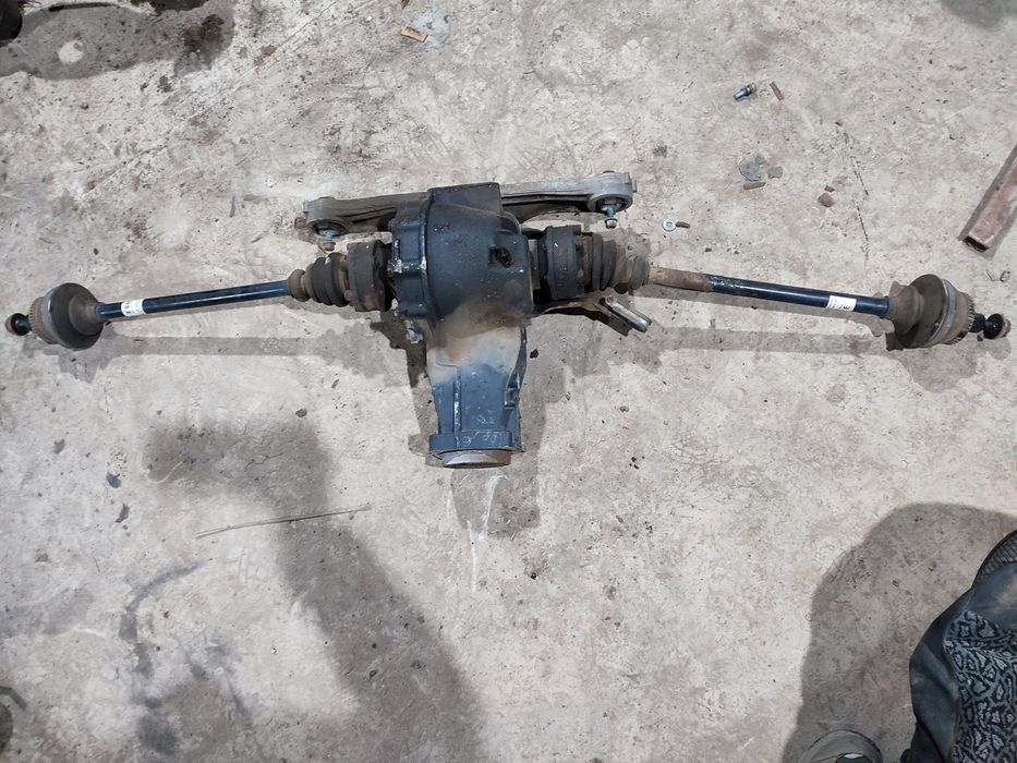 Задний редуктор на Ауди А8