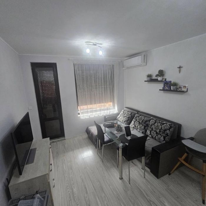 Дава се под наем Двустаен апартамент в Бургас, Възраждане - 75 кв.м за 498.27 € - Снимка #1