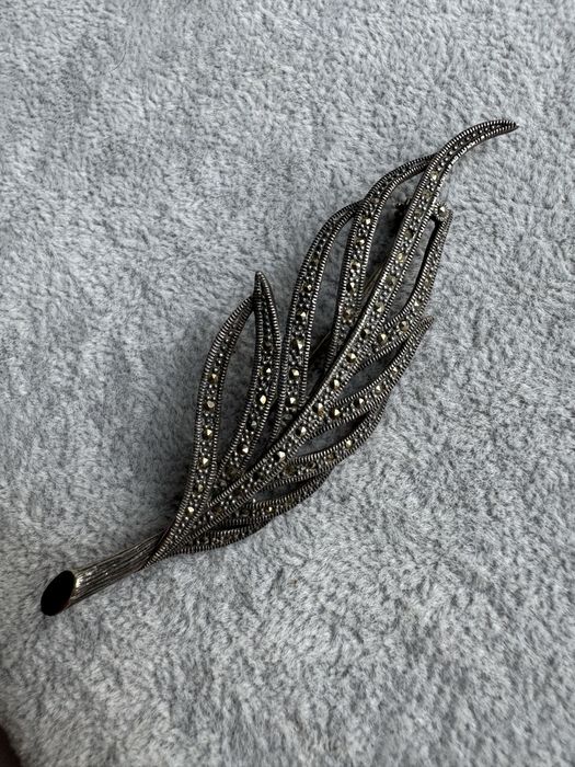 Brosa din argint si marcasite