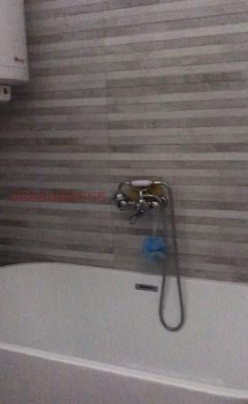 Къща с два жилищни и един призмен етаж в гр. Бяла Слатина