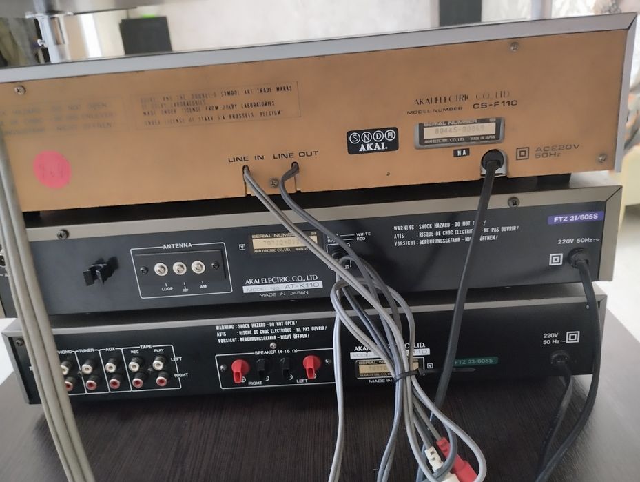 Стойка AKAI , проигрыватель, дека, усилитель тюнер