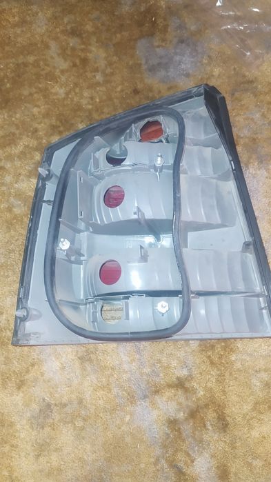 Продам фонарь задний.