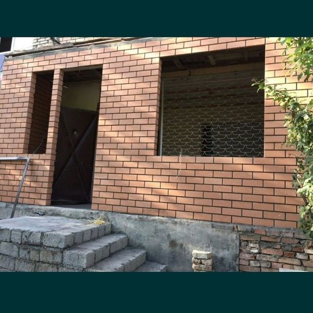 Balkonga g‘isht teramiz, kazirok reshotka qo‘yamiz !