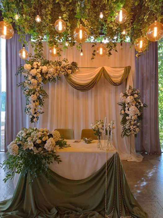 Оформление свадьбы в любом стиле .