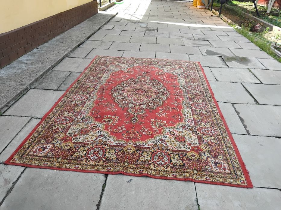 Ковёр б/у алматинский  размер 2×3  состояние нормальное