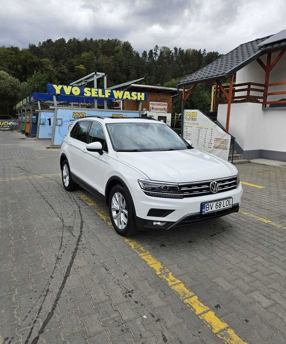 Volkswagen Tiguan 2.0 Tdi 4x4 150 cp / Panorama  / Lane assist  / Side assist / Carlig / Camere 360 grade