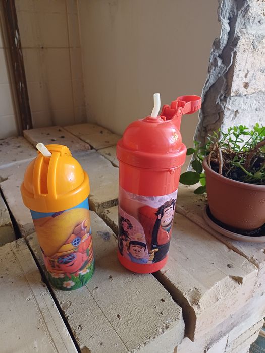 Поильник с трубочкой.