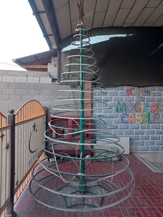 Yangi yil archasi sotiladi