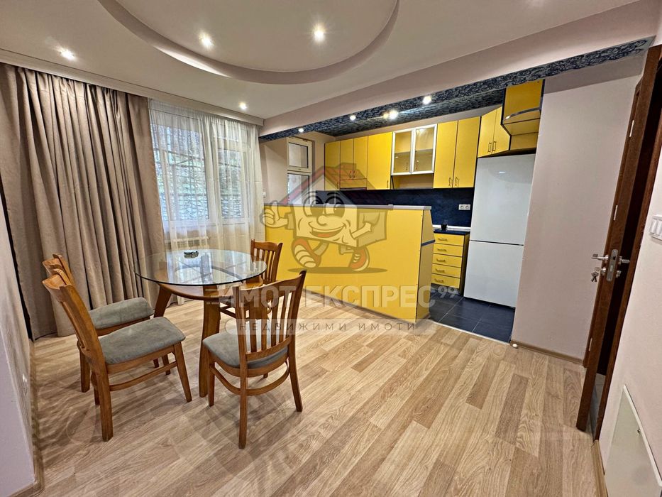 Обзаведен етаж от къща, тристаен апартамент, под наем, кв.Чинара