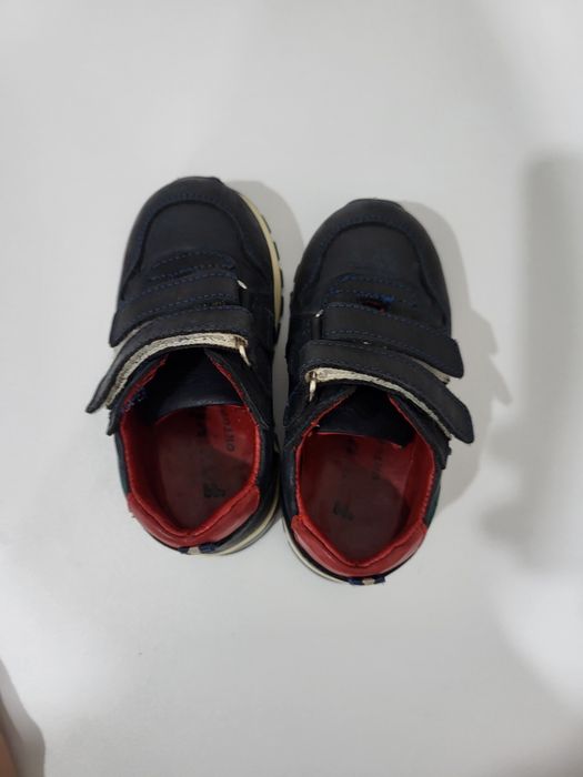 Детские кроссовки