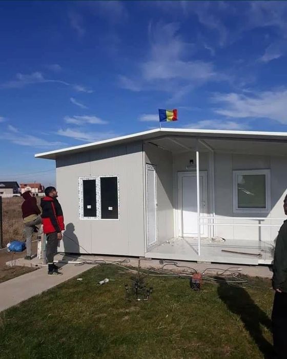 Vindem case din panouri sandwich