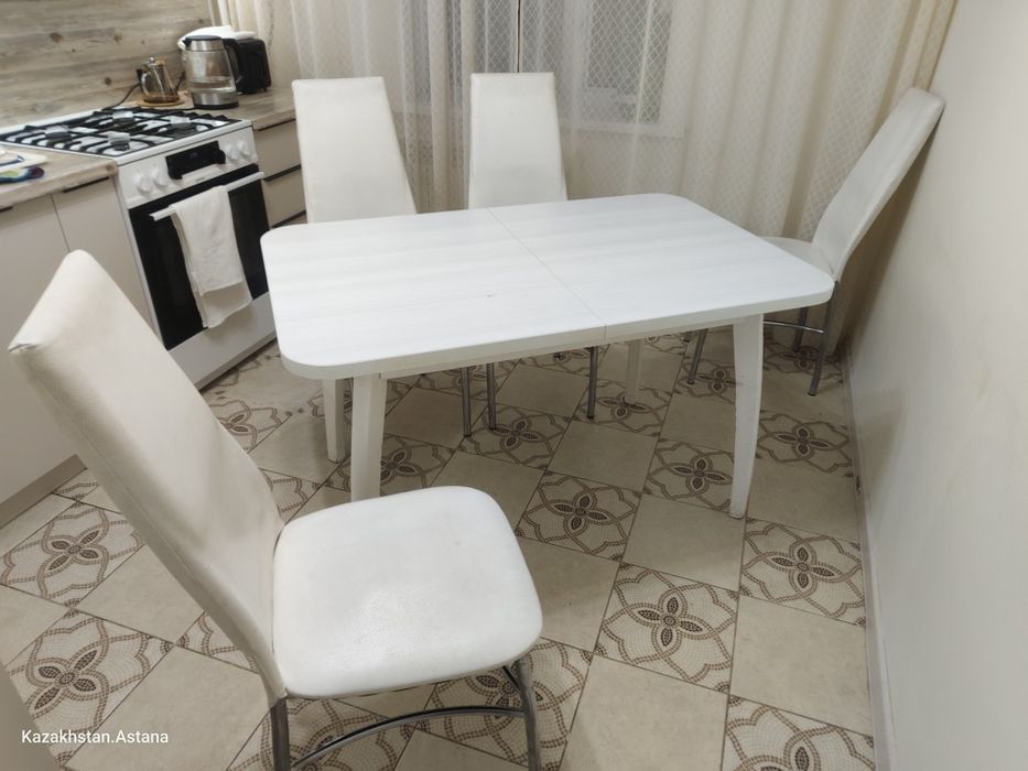 Стол кухонный со стульями