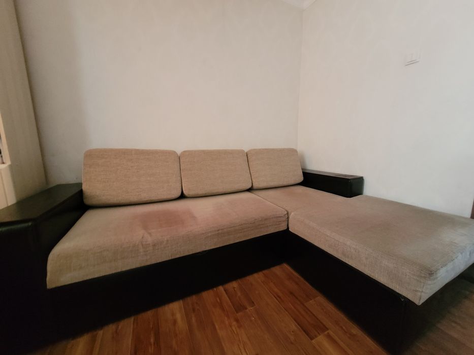 Диван угловой продам