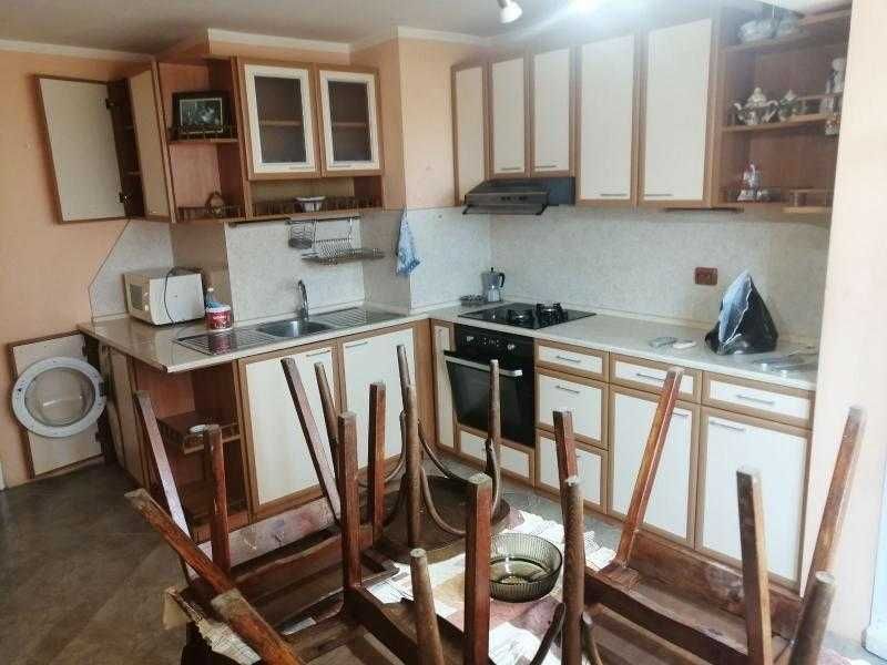 Дава се под наем Четиристаен апартамент в Бургас, Изгрев - 80 кв.м за 459 € - Снимка #1