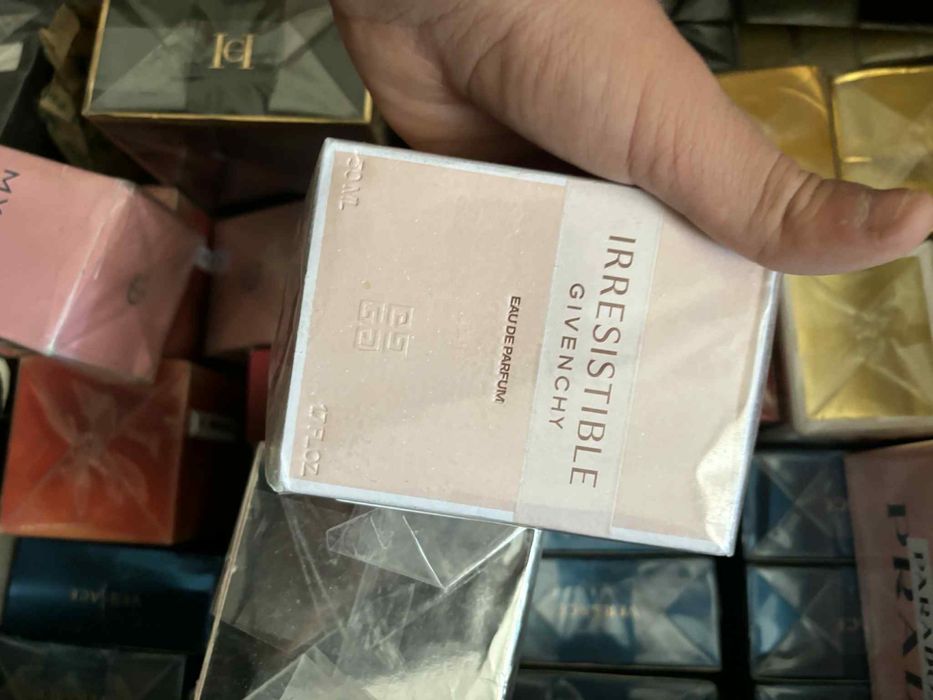 Продавам парфюми