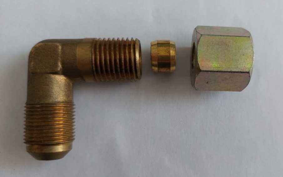 Уголок для подвода медной трубки D8 в мультиклапаны, М14*1