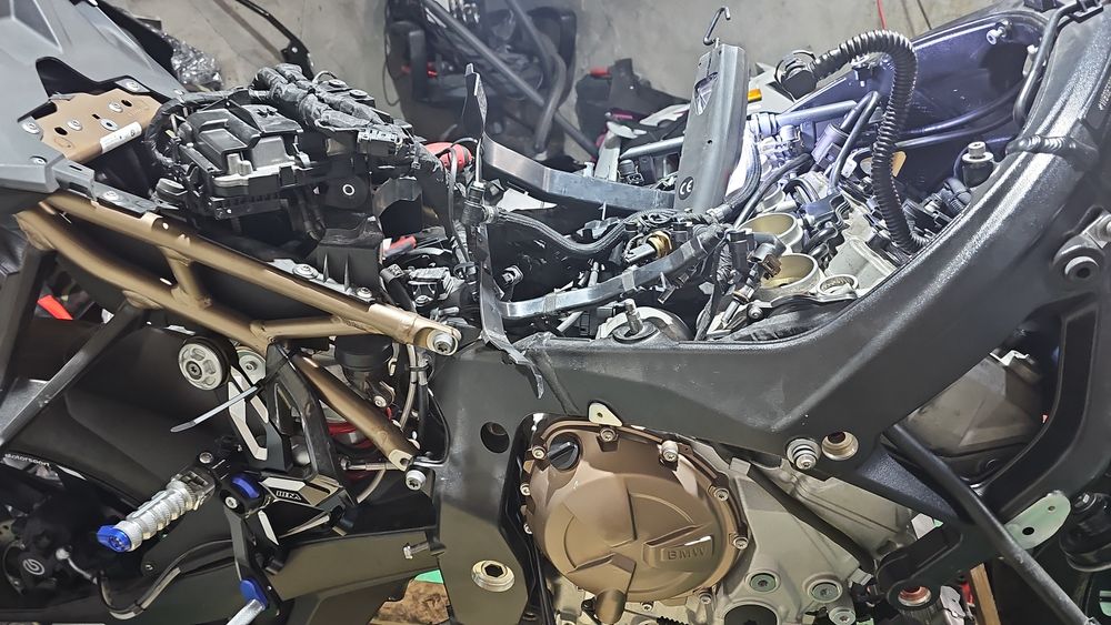 BMW S1000R 2022 -> 2 броя двигателя оборудвани цялостно
