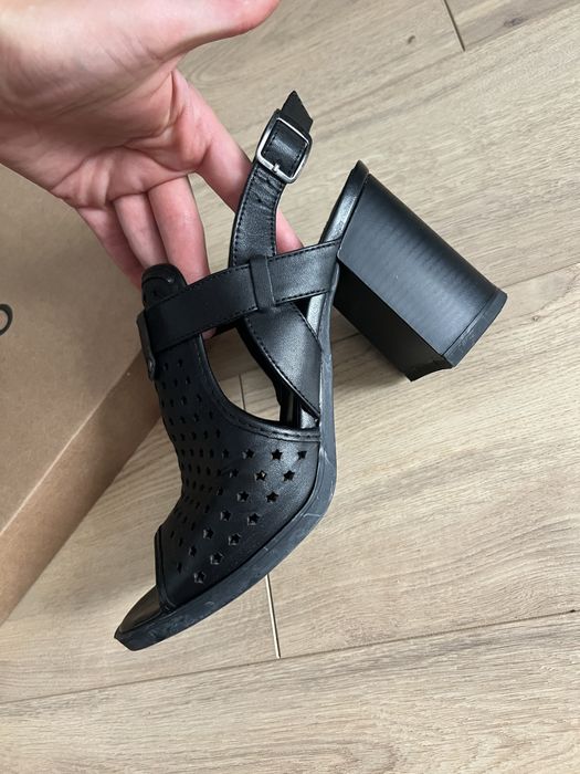 Кожени обувки на ток 39 номер