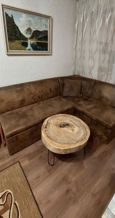 Маса от орех със столче с епоксидна смола