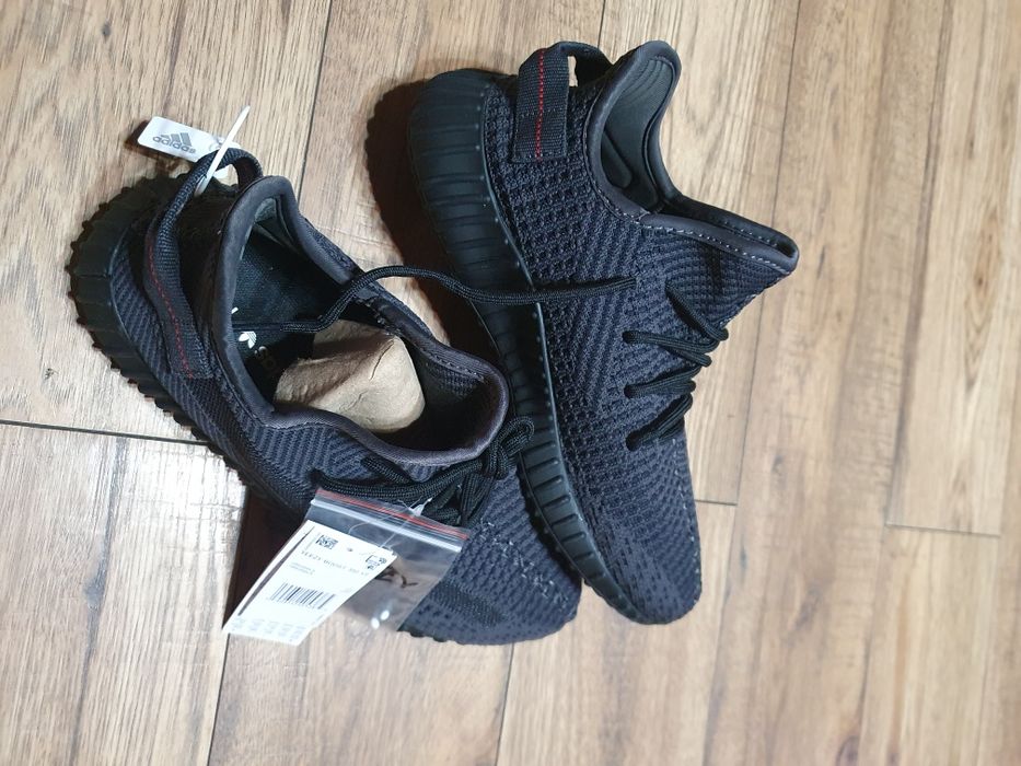 Vând adidasi yeezy boost