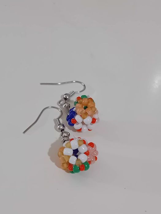 Бижута от стъклени мъниста синци