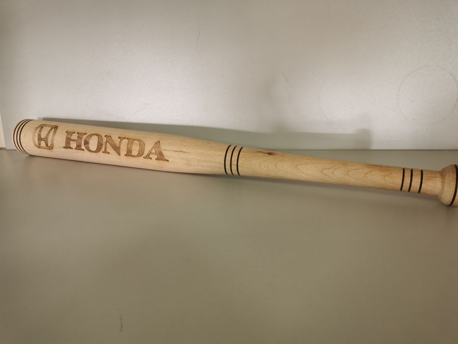 Бухалка с гравирано лого на кола