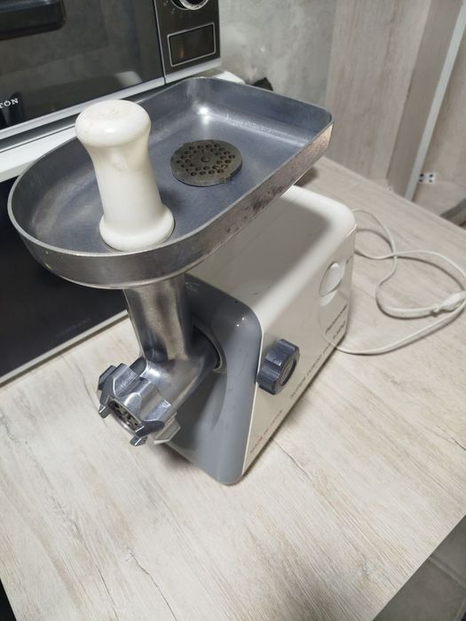 Продается электромясорубка Панасоник