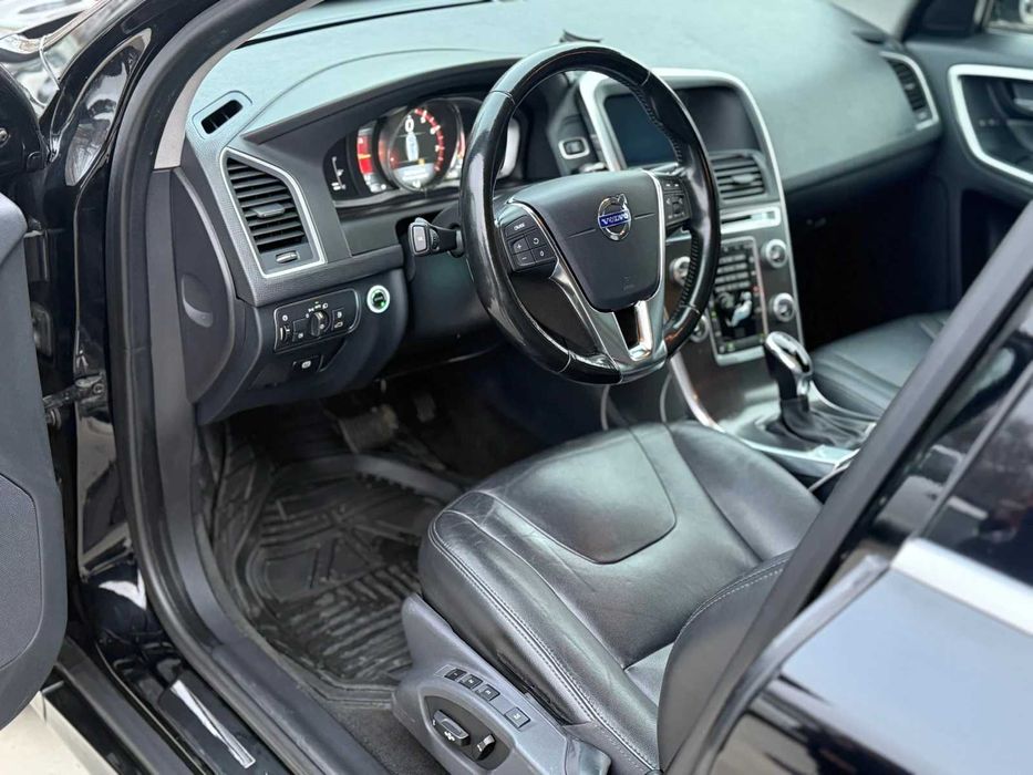 Volvo XC60 Бенз/ГАЗ* ПОДГРЕВ* 4х4* КАМЕРА* АВТОПИЛОТ  СПЕЩНО ПРОДАВА