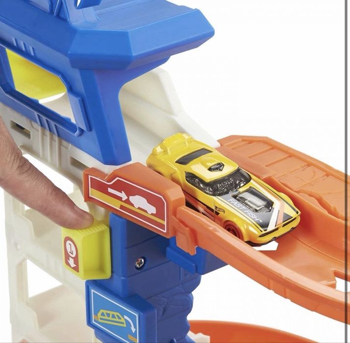 Hot Wheels Attacking Shark Escape Playset