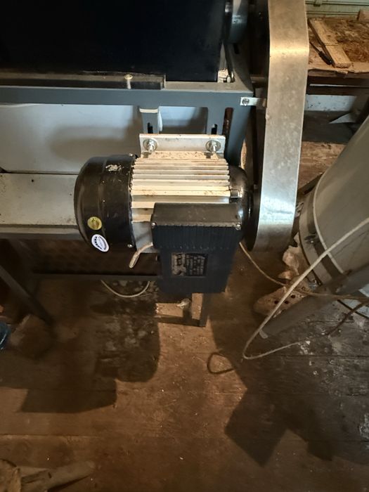 Разпечатваща машина за пчелни пити