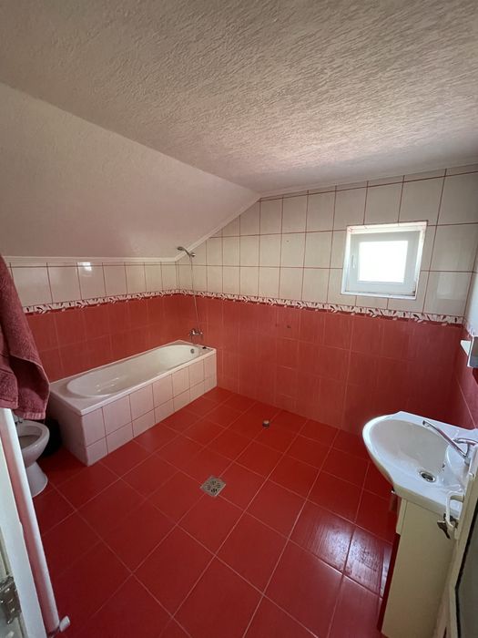 Casa de vanzare complet mobilata