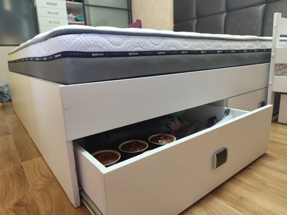 Кровать двуспальная