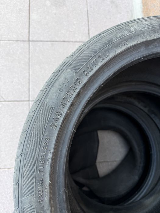 Продам резину 245/40/19