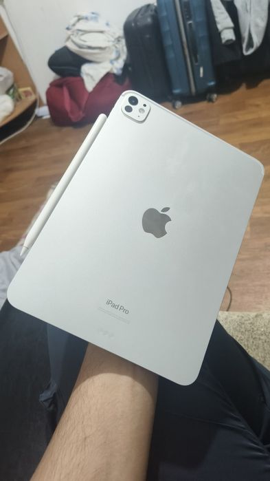 iPad Pro M4 256 ГБ Состояние батареи: 93%