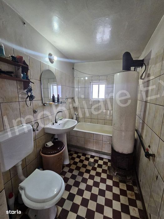 Casă de vânzare în comuna Corbeni, județ Argeș.