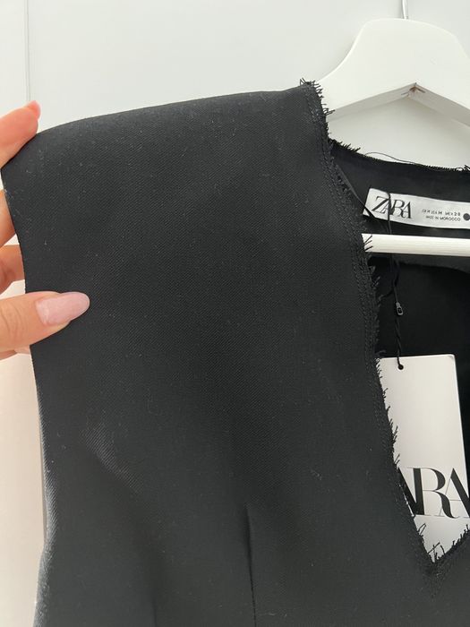 Top Zara negru cu eticheta