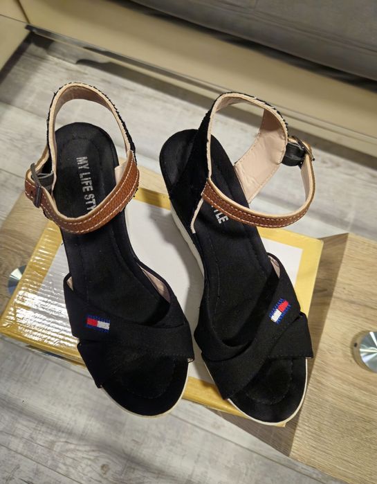 Дамски сандали на платформа