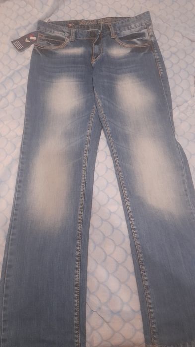 Продам новые джинсы