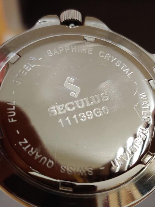 НОВ швейцарски часовник в кутия